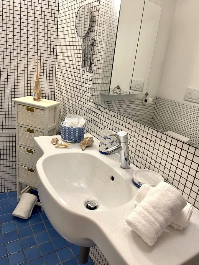Cozy Loft Marina View Apartment Савона Екстериор снимка