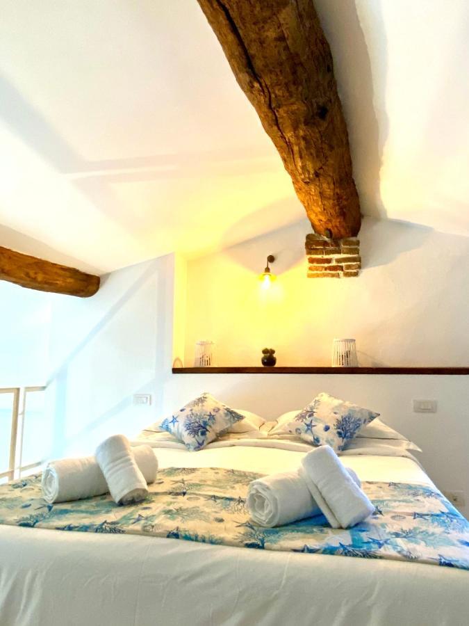 Cozy Loft Marina View Apartment Савона Екстериор снимка