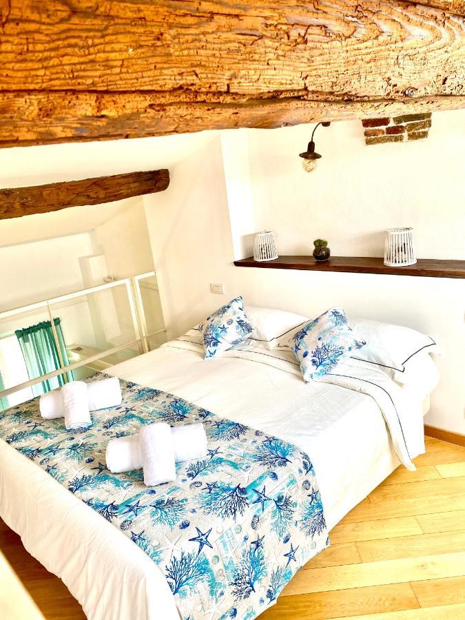 Cozy Loft Marina View Apartment Савона Екстериор снимка