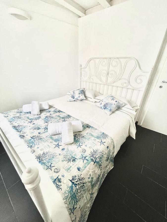 Cozy Loft Marina View Apartment Савона Екстериор снимка