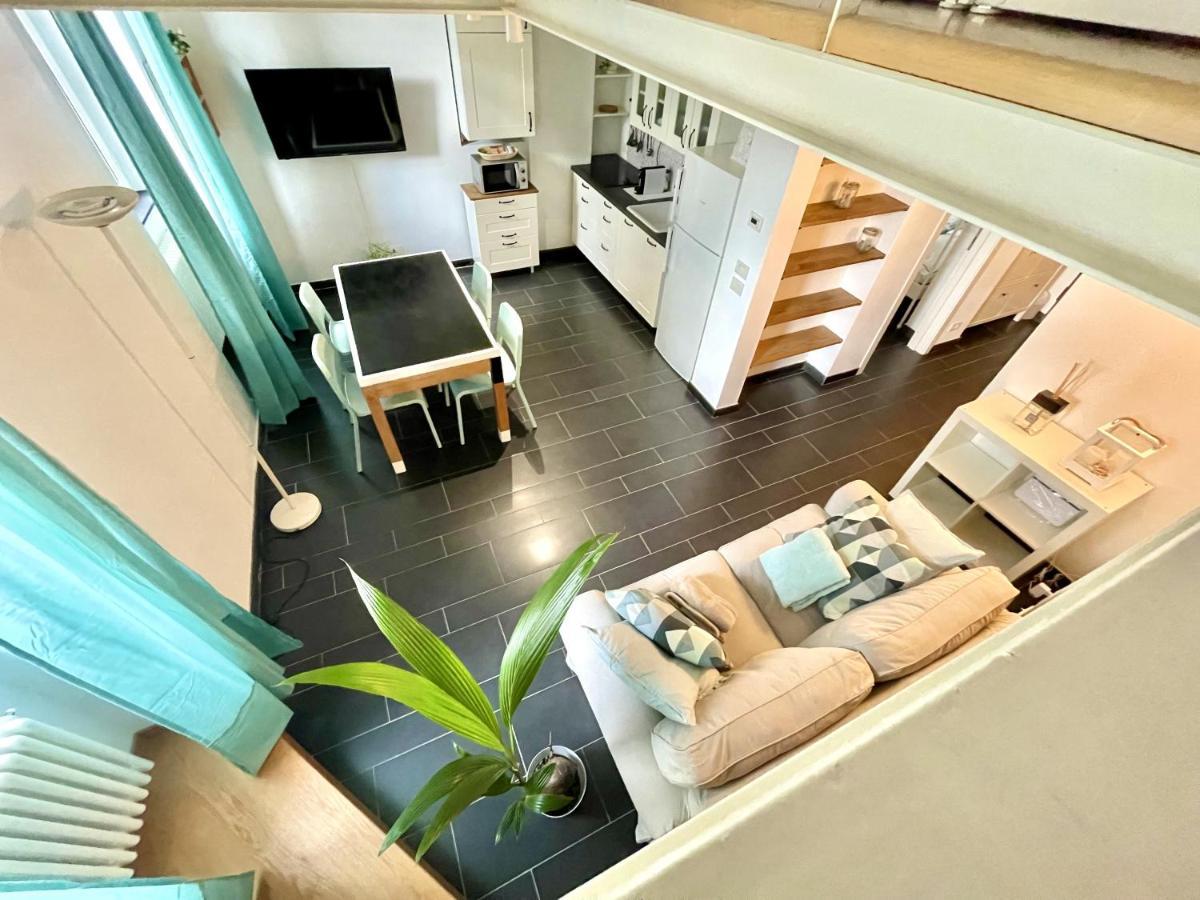 Cozy Loft Marina View Apartment Савона Екстериор снимка