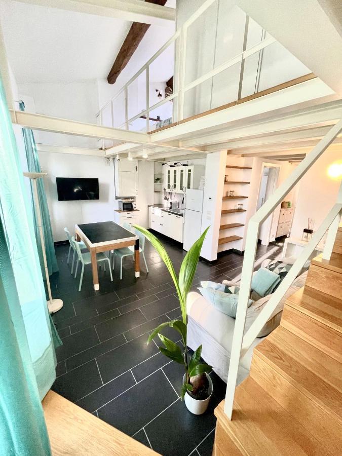 Cozy Loft Marina View Apartment Савона Екстериор снимка